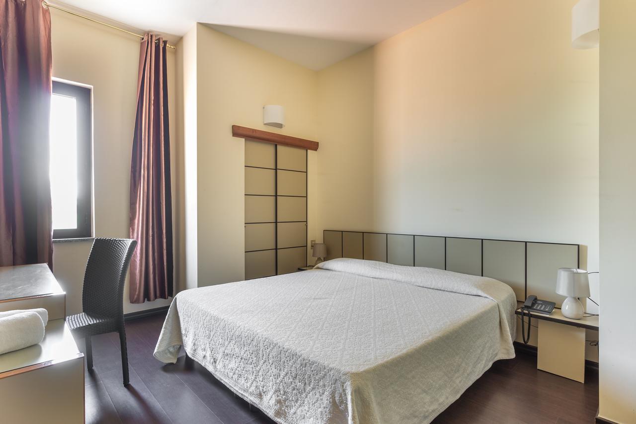 Rodia Inn โอริสตาโน ภายนอก รูปภาพ