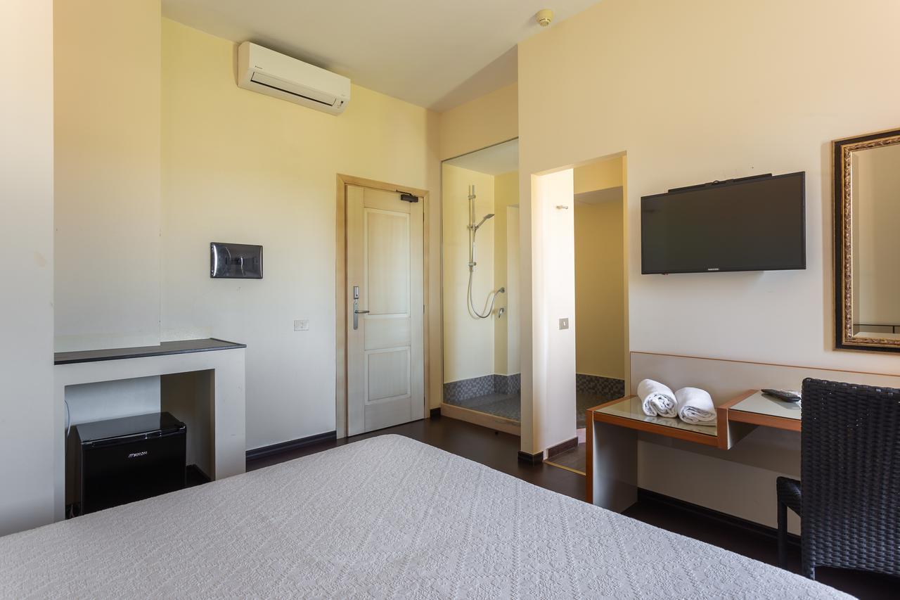Rodia Inn โอริสตาโน ภายนอก รูปภาพ