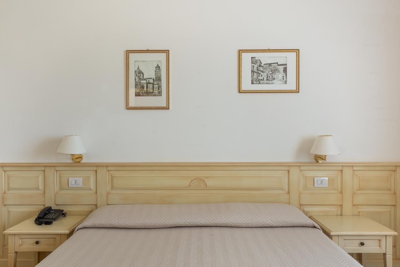 Rodia Inn โอริสตาโน ภายนอก รูปภาพ