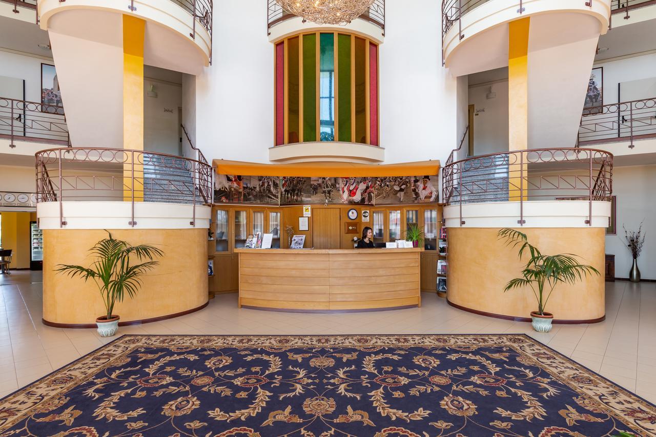 Rodia Inn โอริสตาโน ภายนอก รูปภาพ
