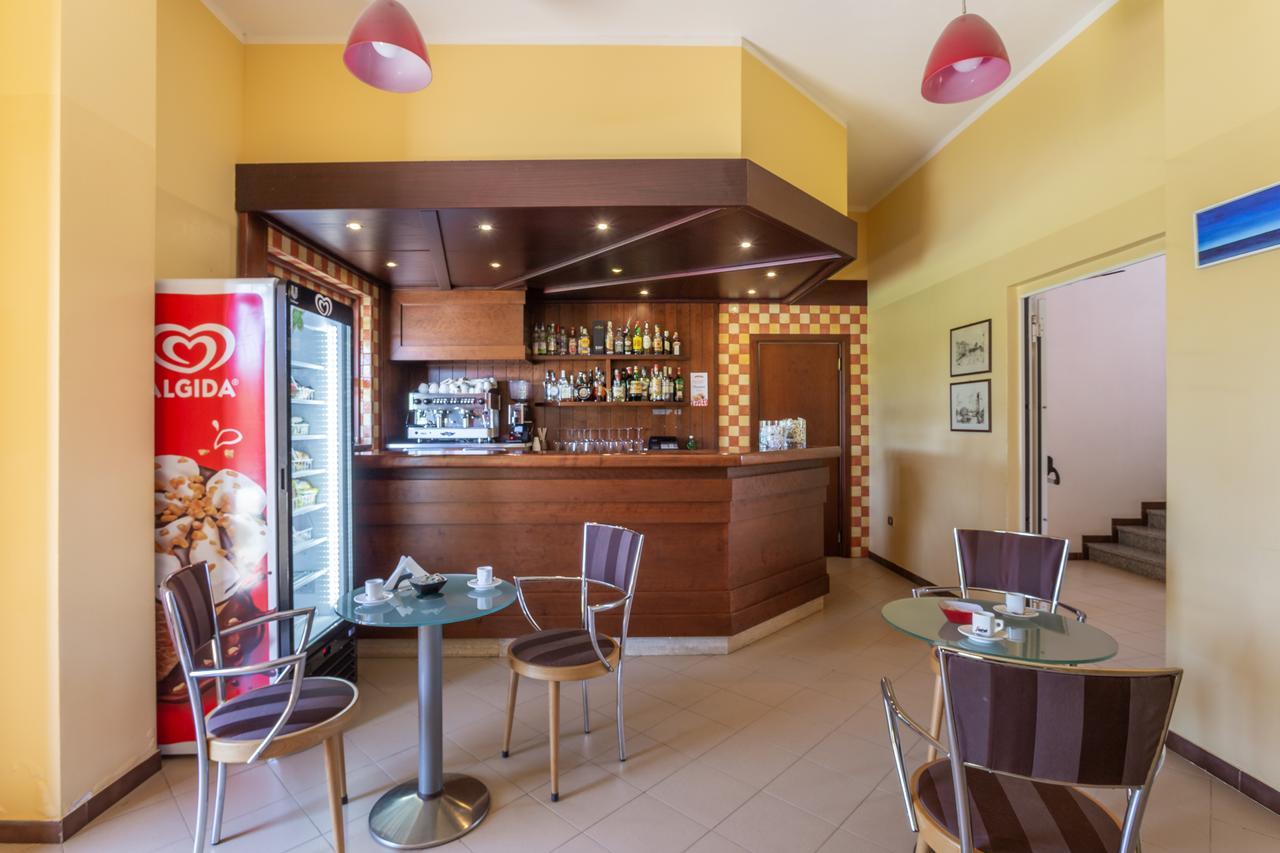 Rodia Inn โอริสตาโน ภายนอก รูปภาพ