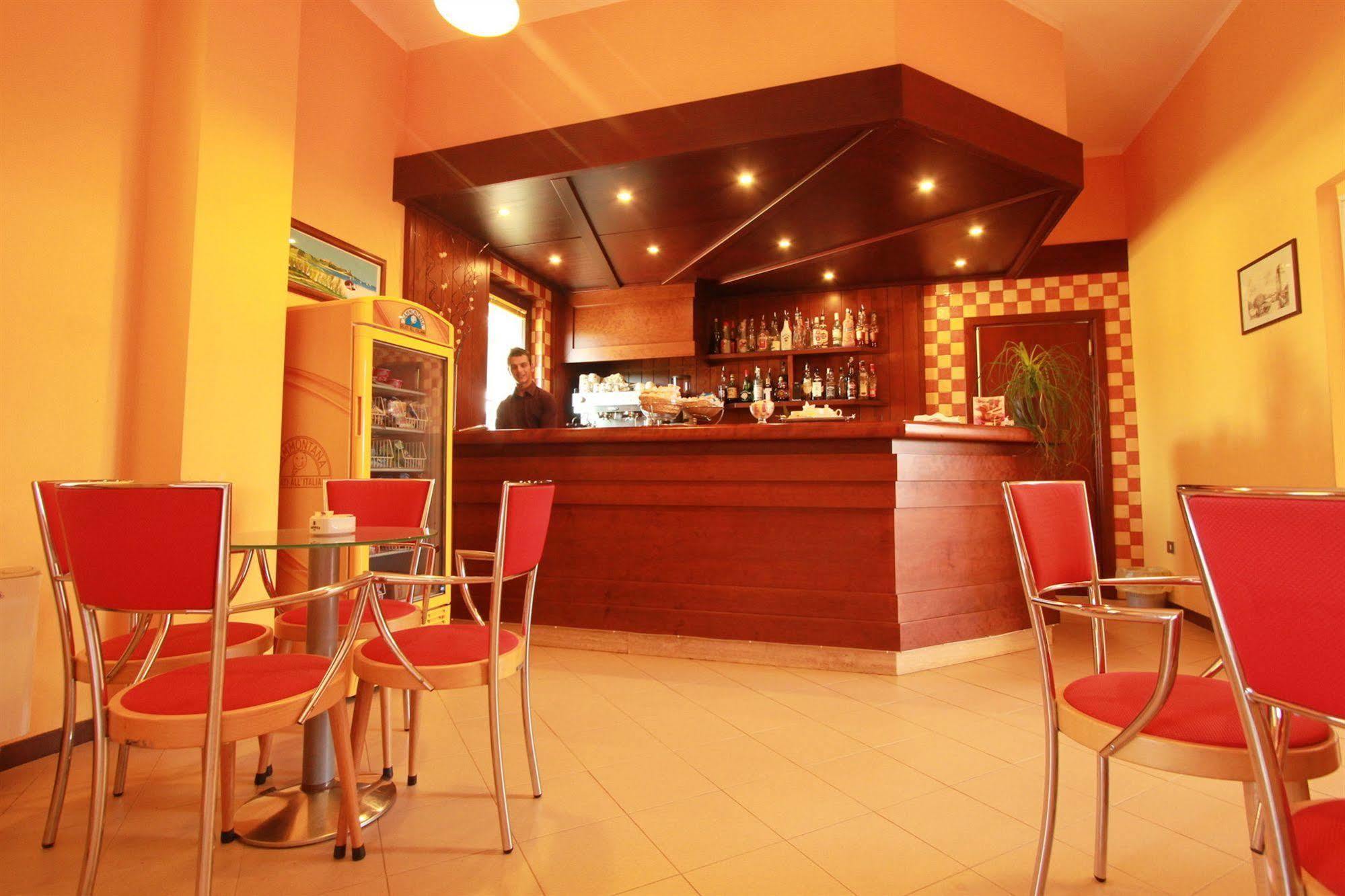 Rodia Inn โอริสตาโน ภายนอก รูปภาพ